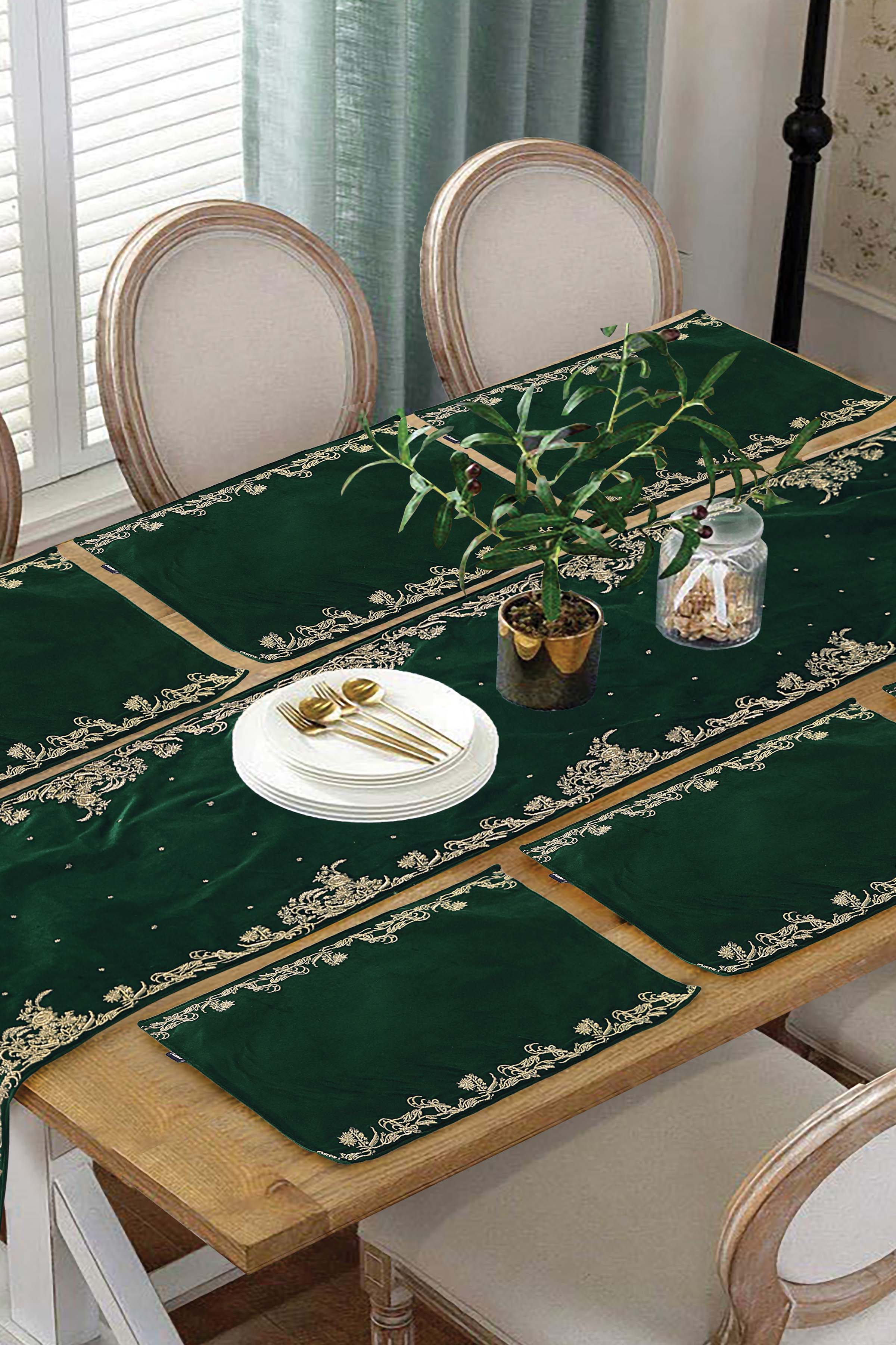 Esmeralda Table Runner Set - 7 Piece