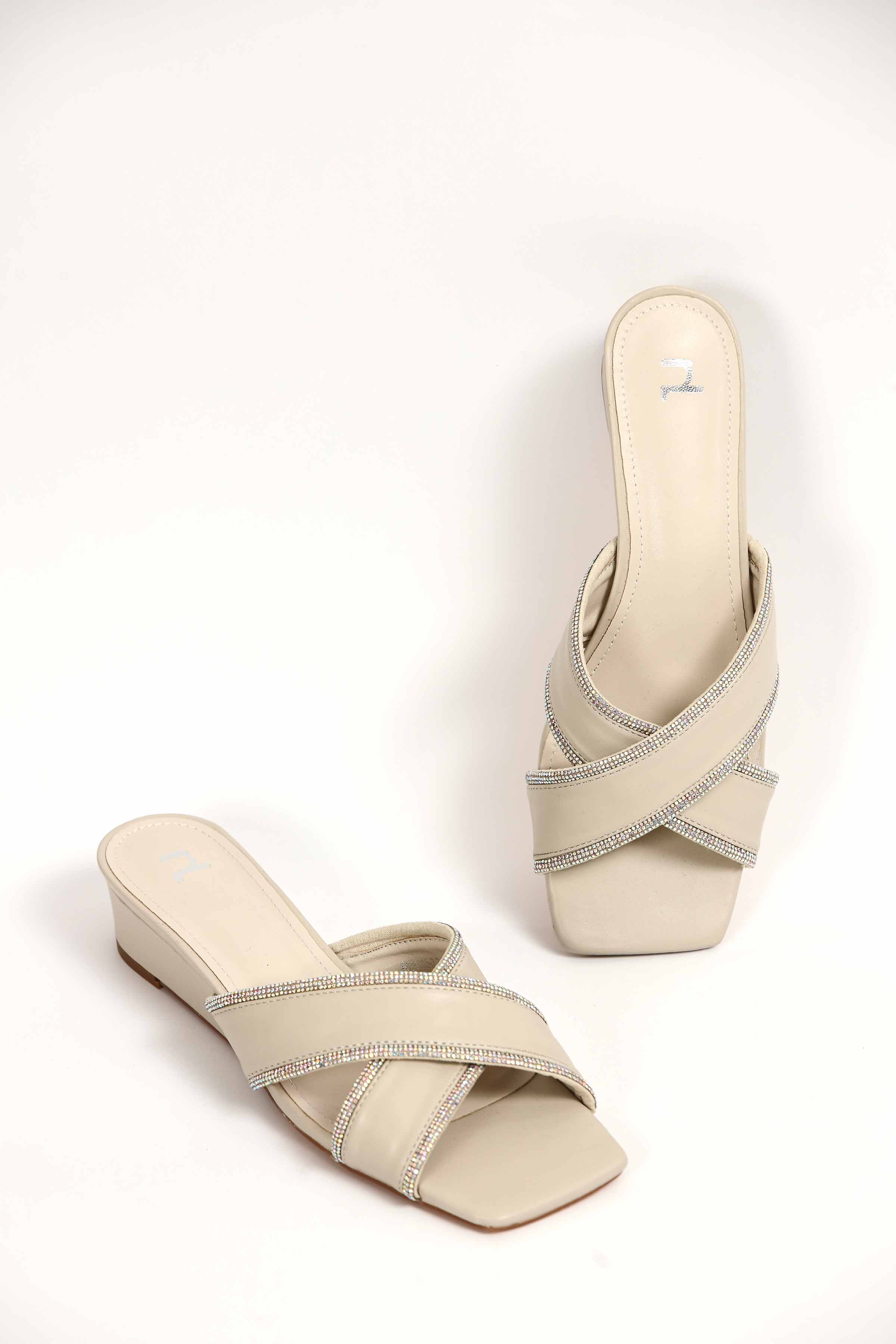 Beige Chappal-439112918