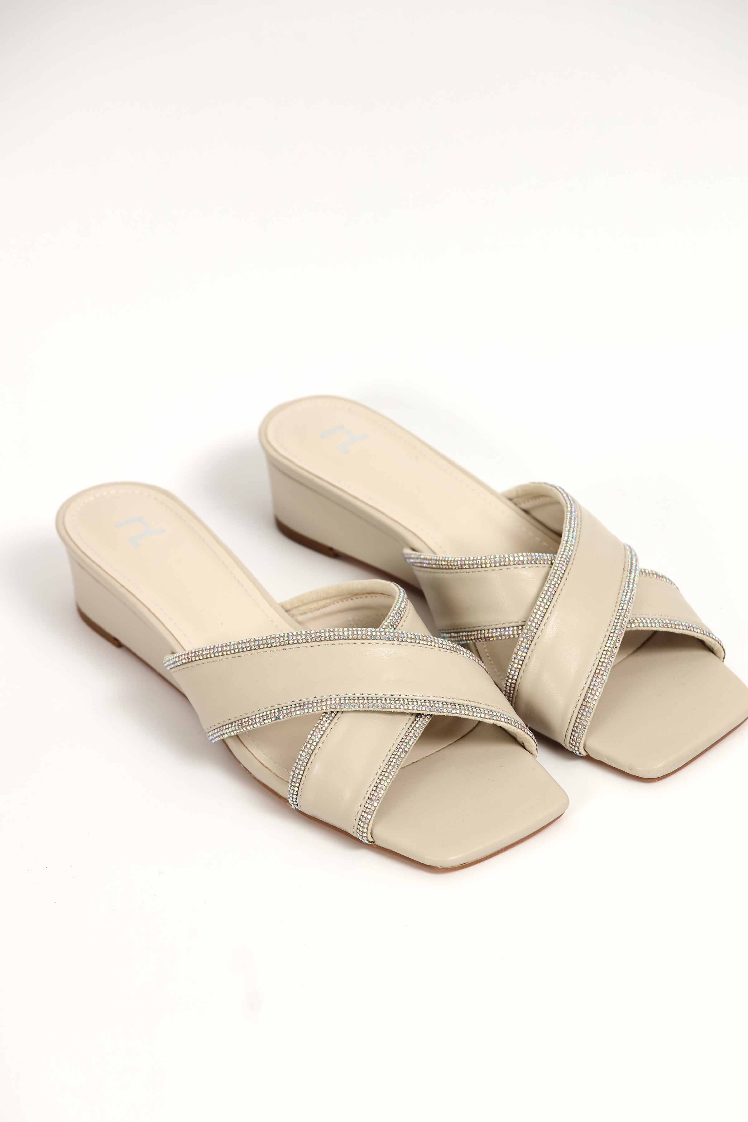 Beige Chappal-439112918