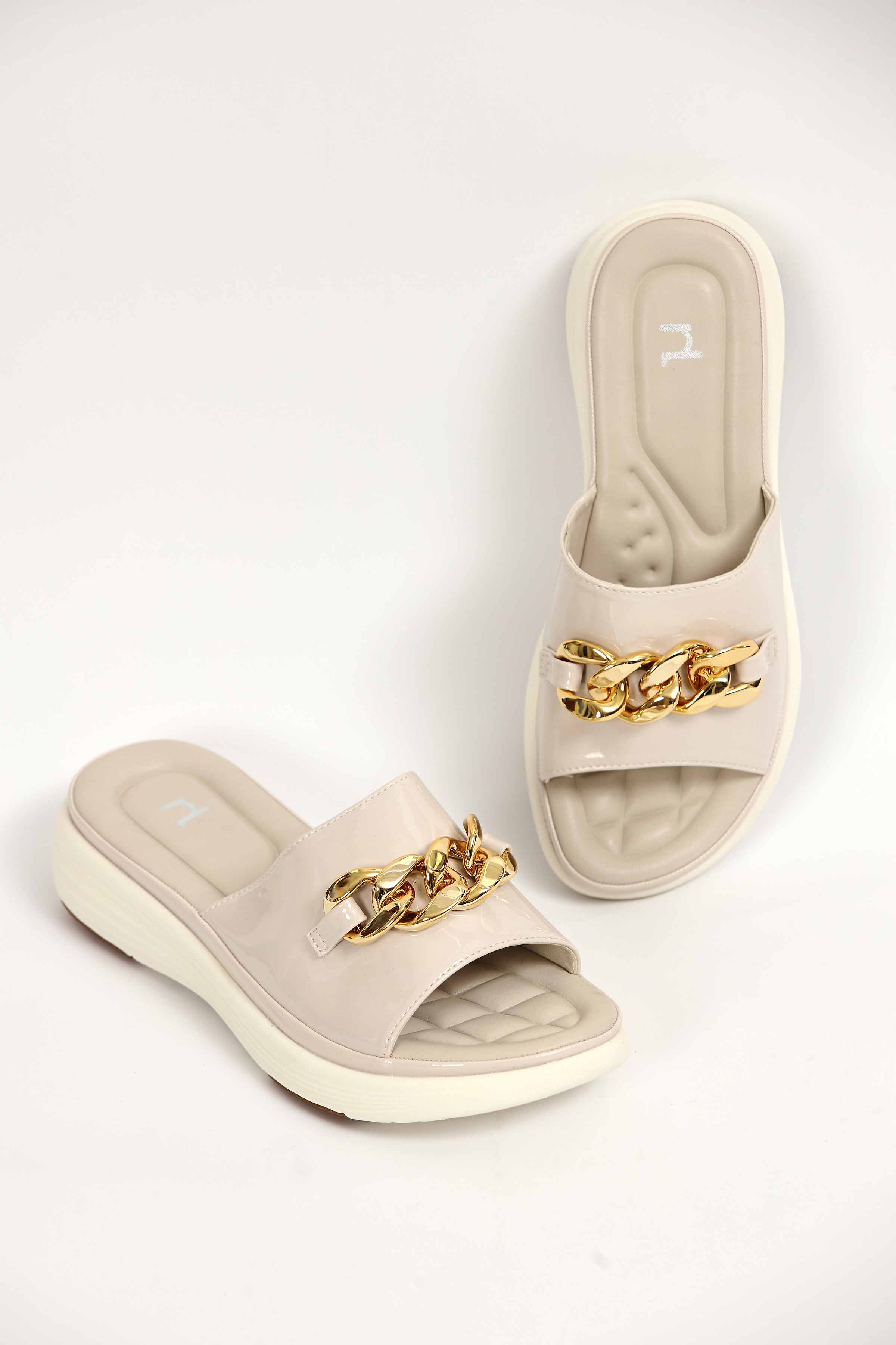Beige Chappal-438972918