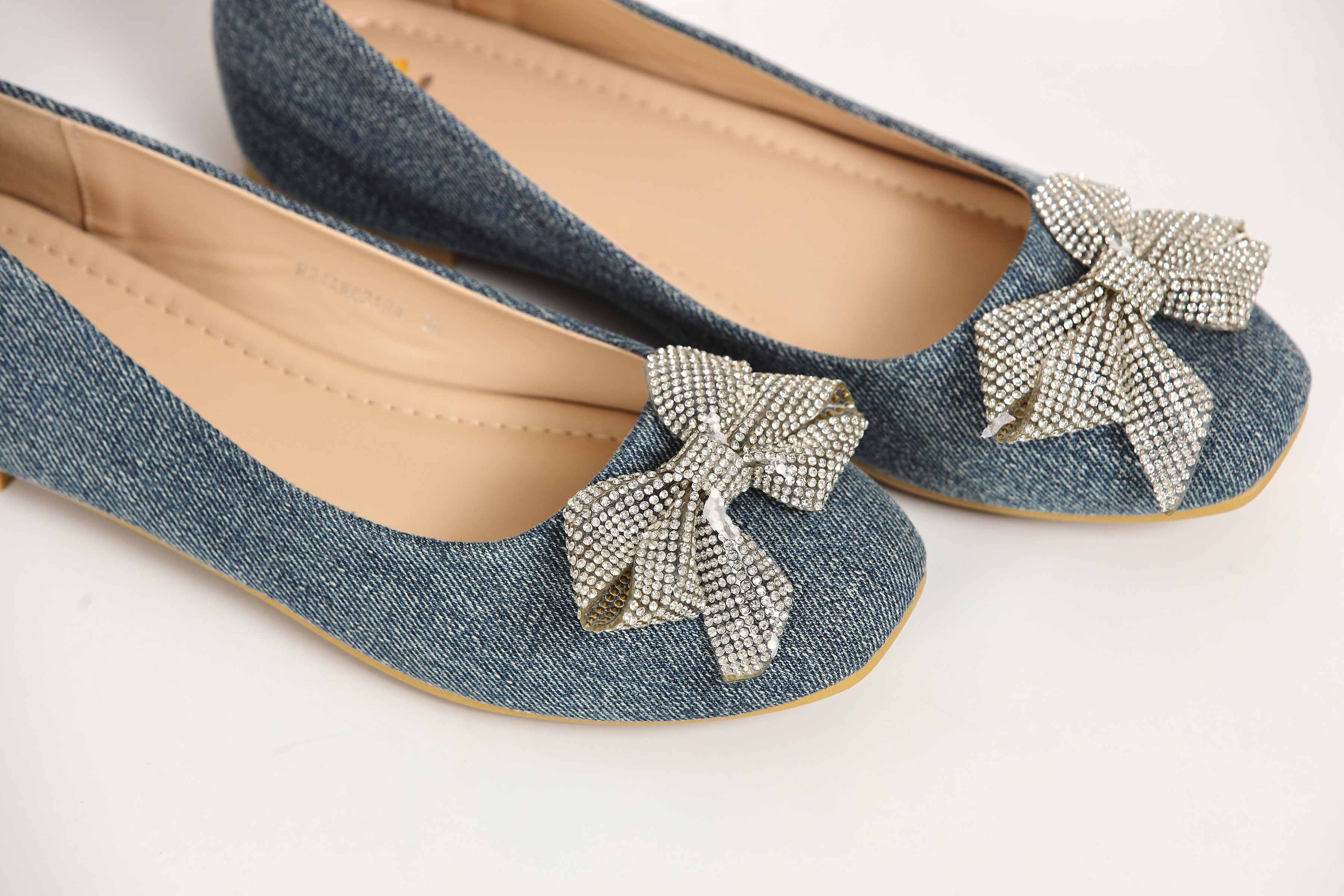 12557-Navy-Pumps-439132921-4.jpg Navy Pumps-439132921