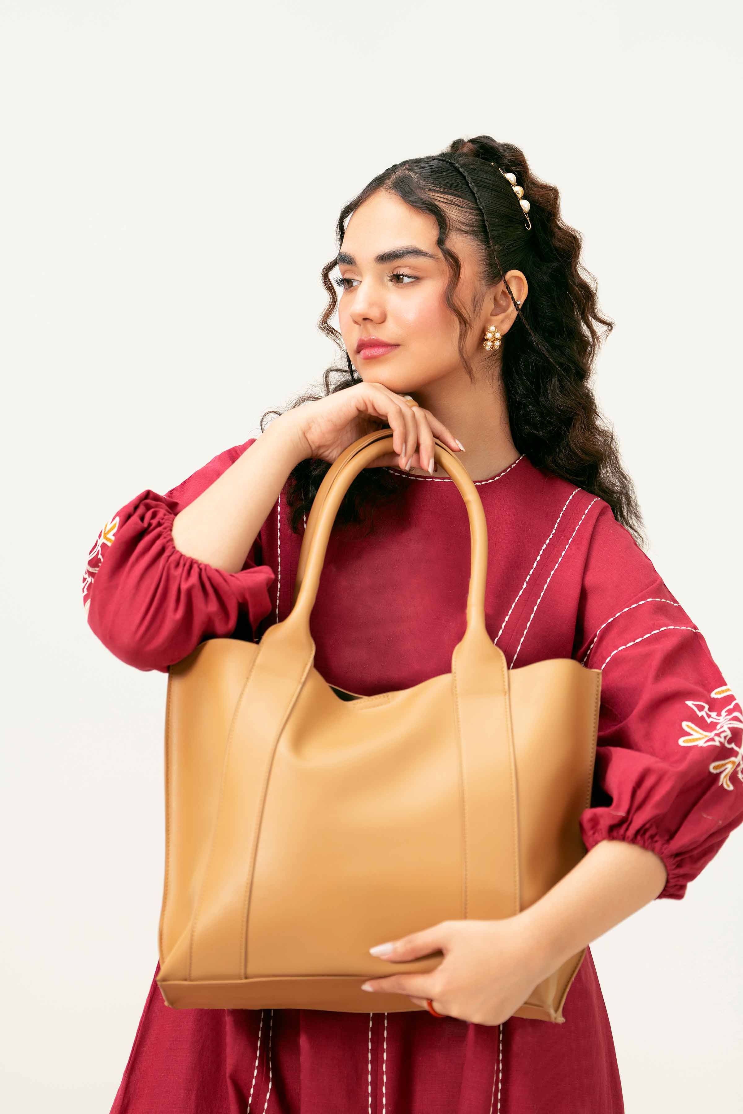 Camel Hand Bag-441212118