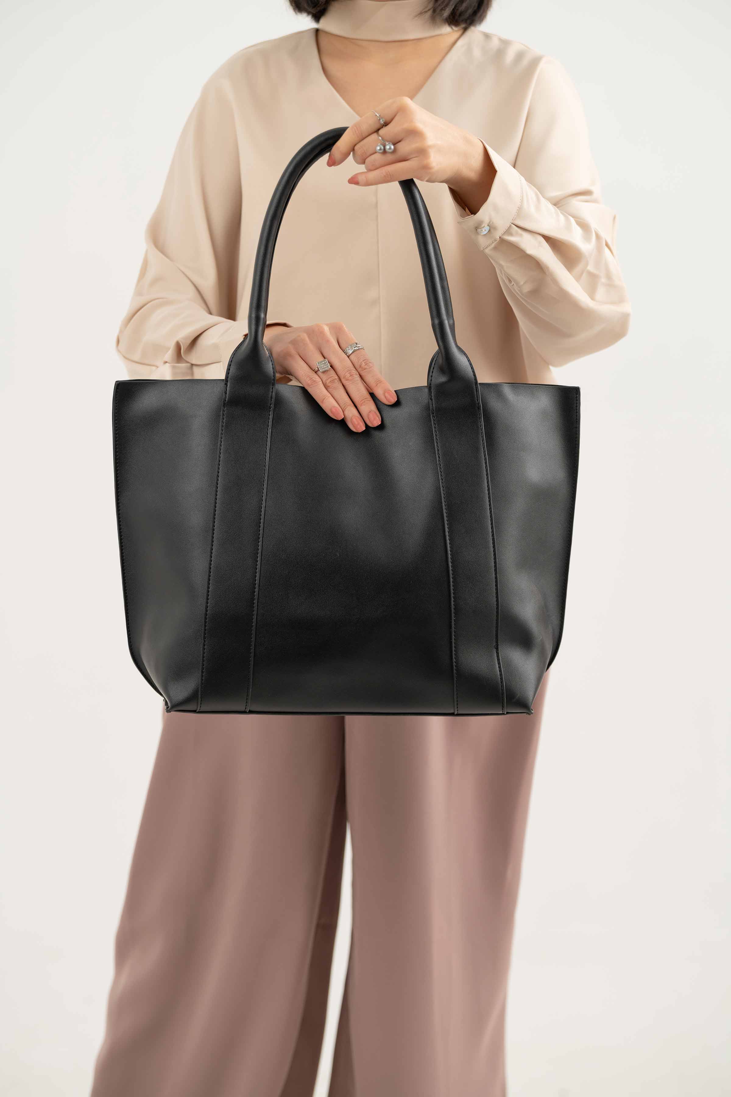 Black Hand Bag-441212103