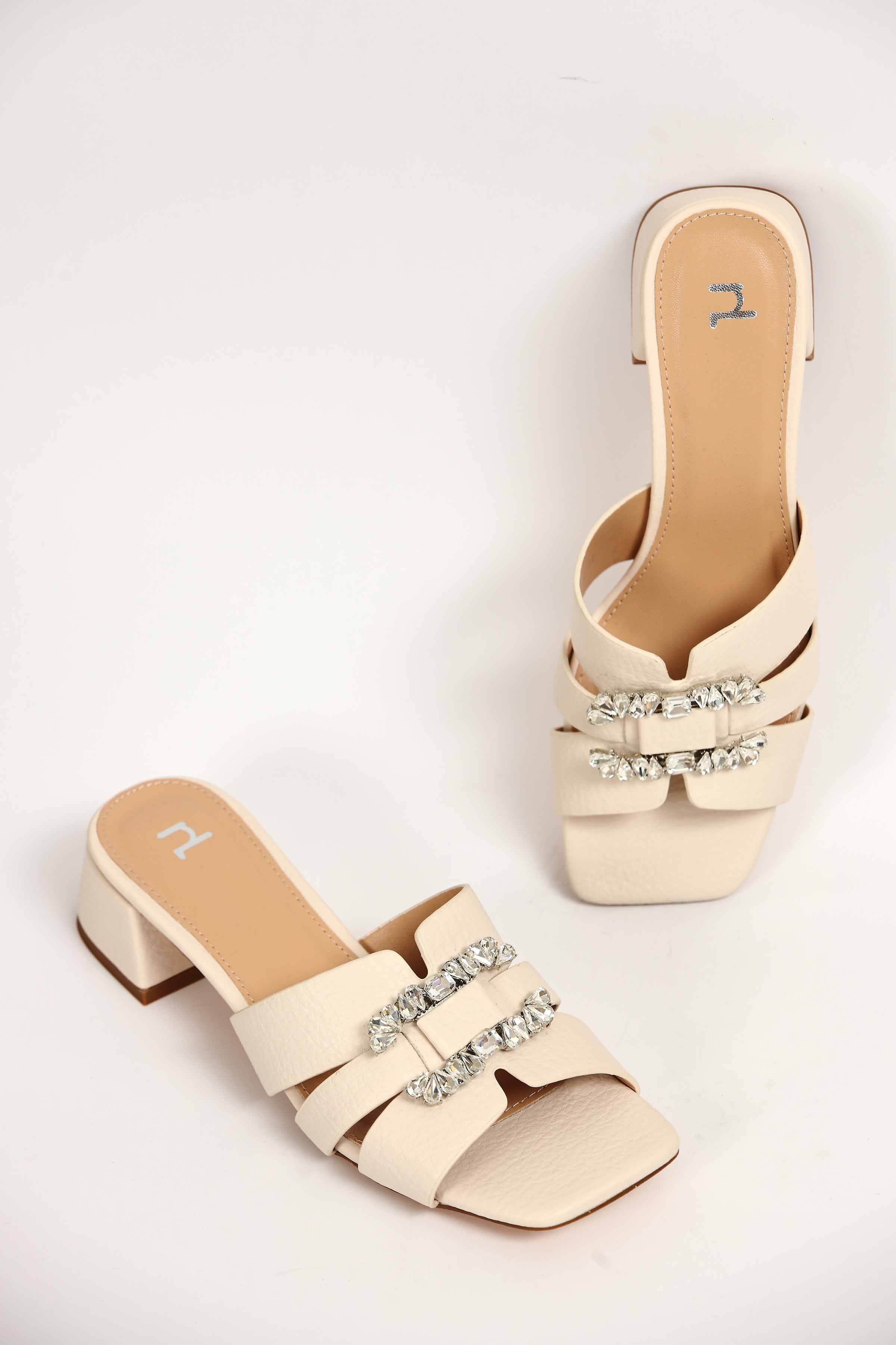 Beige Chappal-439102918