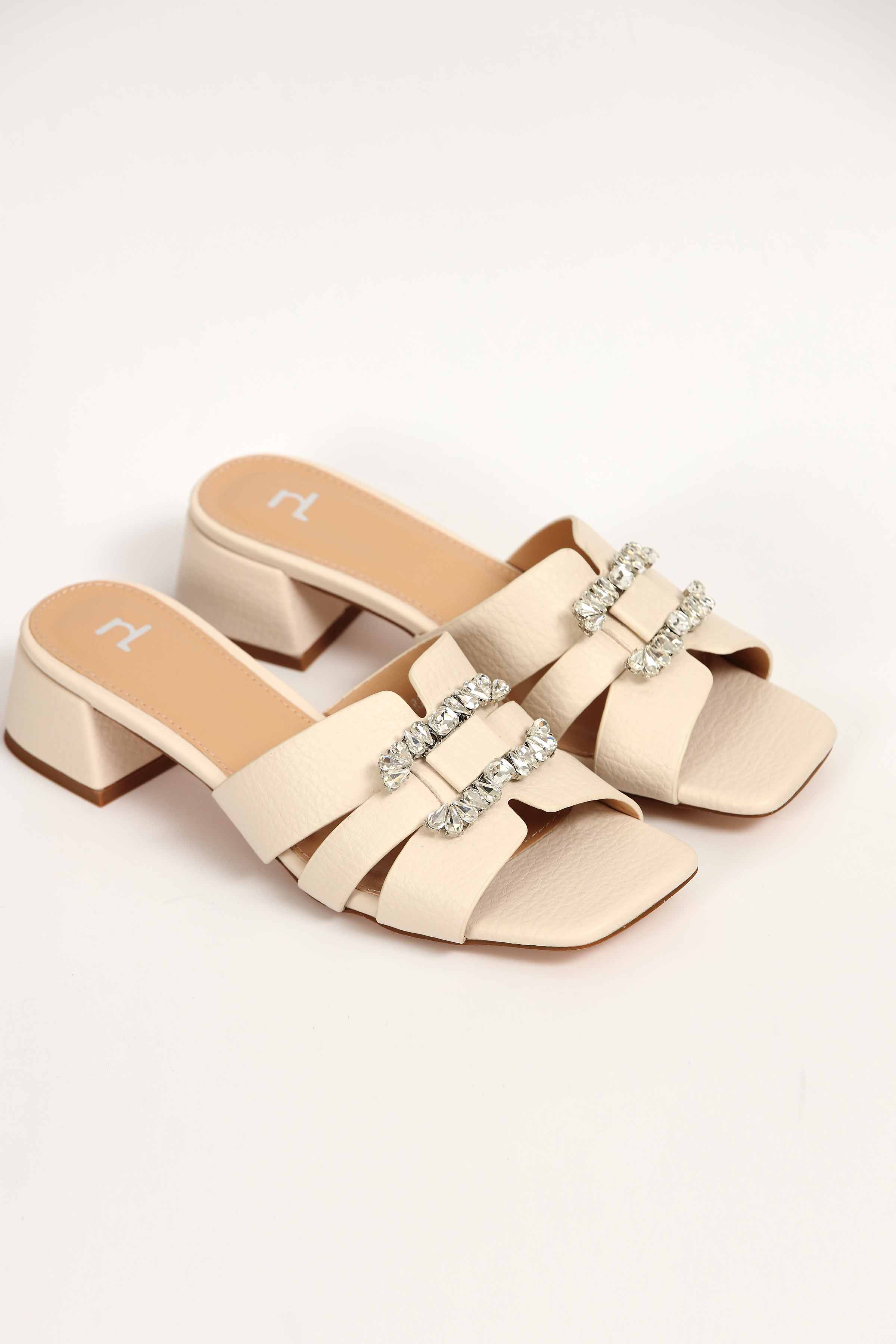 Beige Chappal-439102918