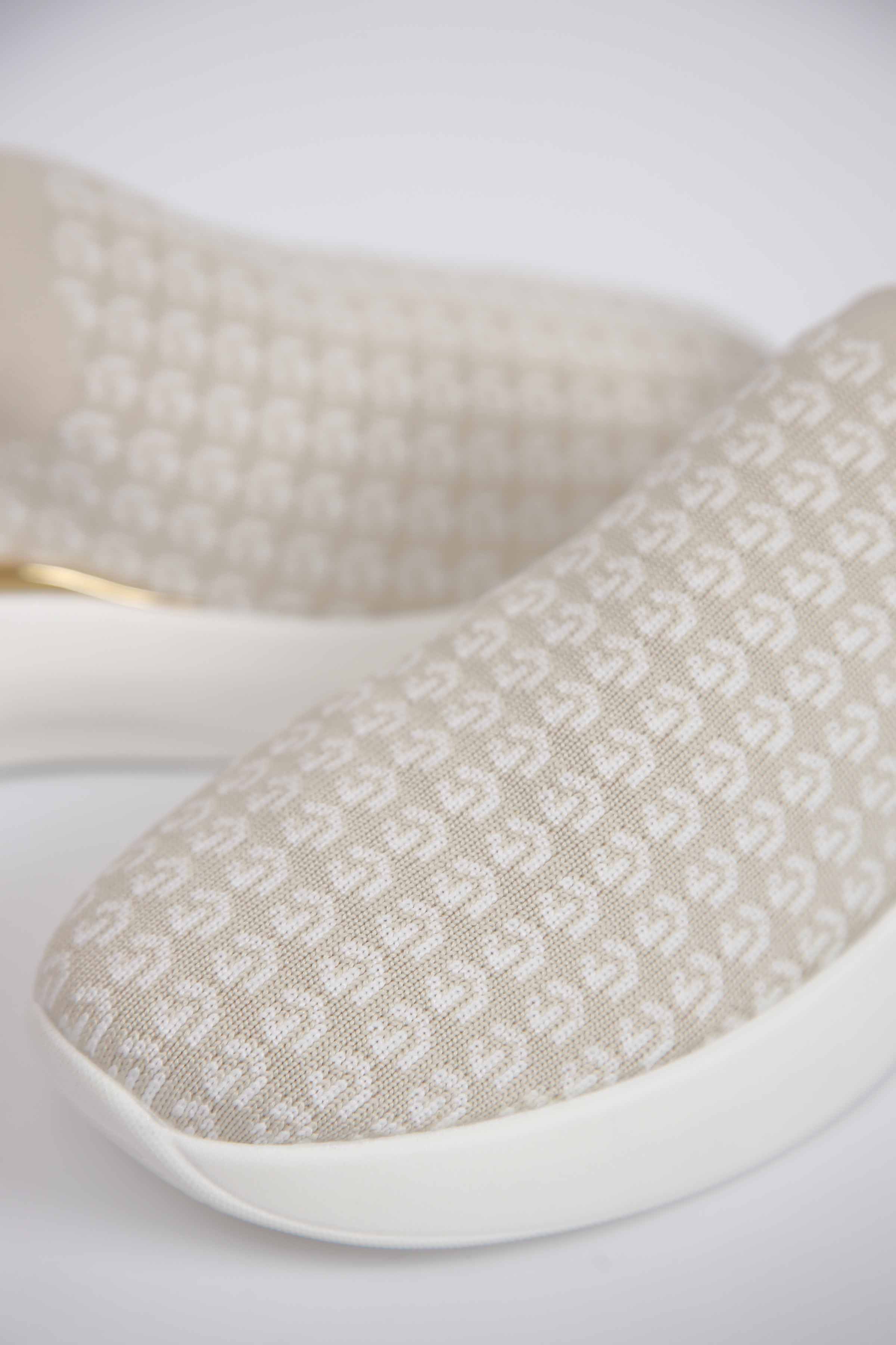 Beige Canvas-440502918