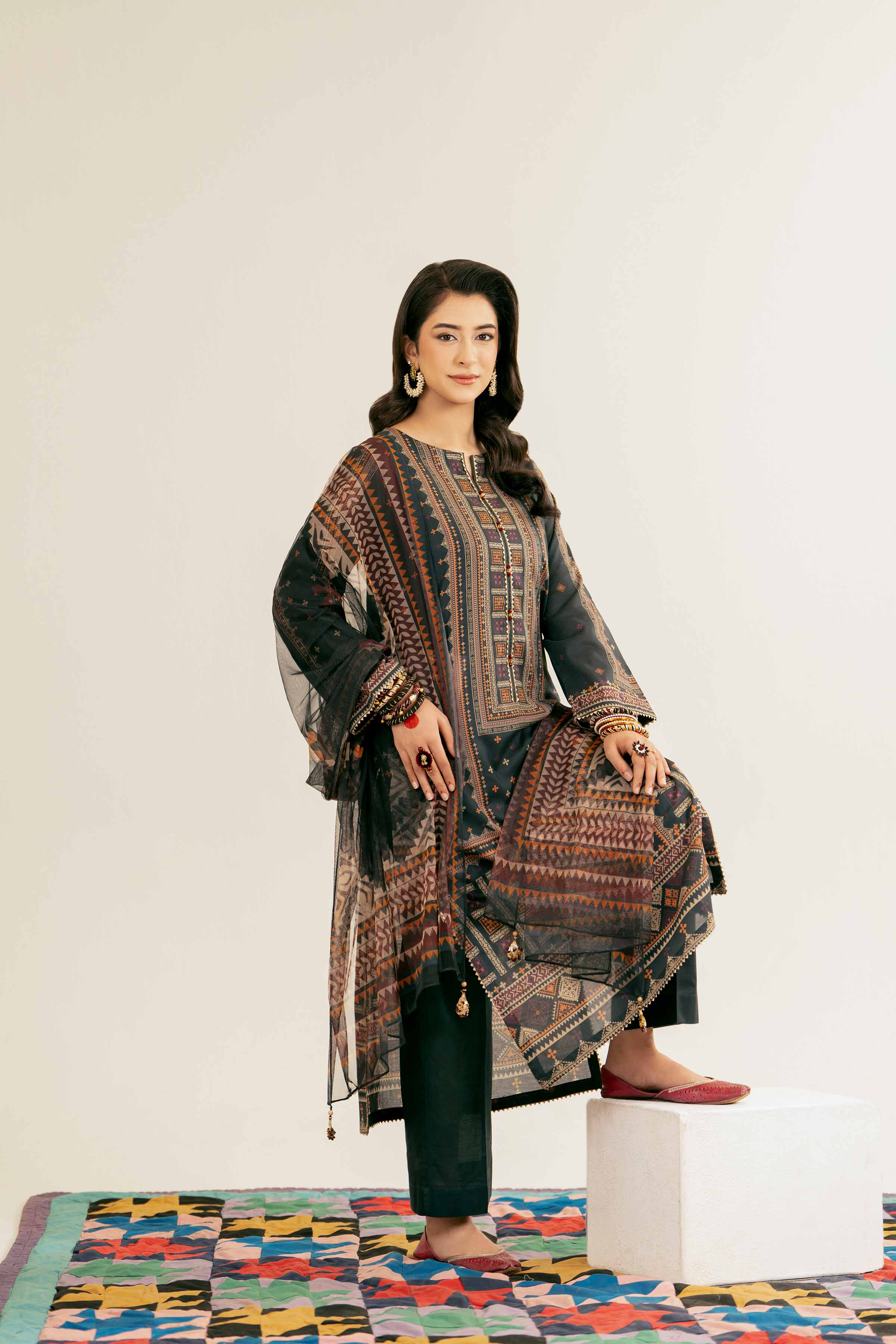 1972-3-Piece-Printed-Suit-PE25-164-4.jpg 3 Piece - Printed Suit - PE25-164