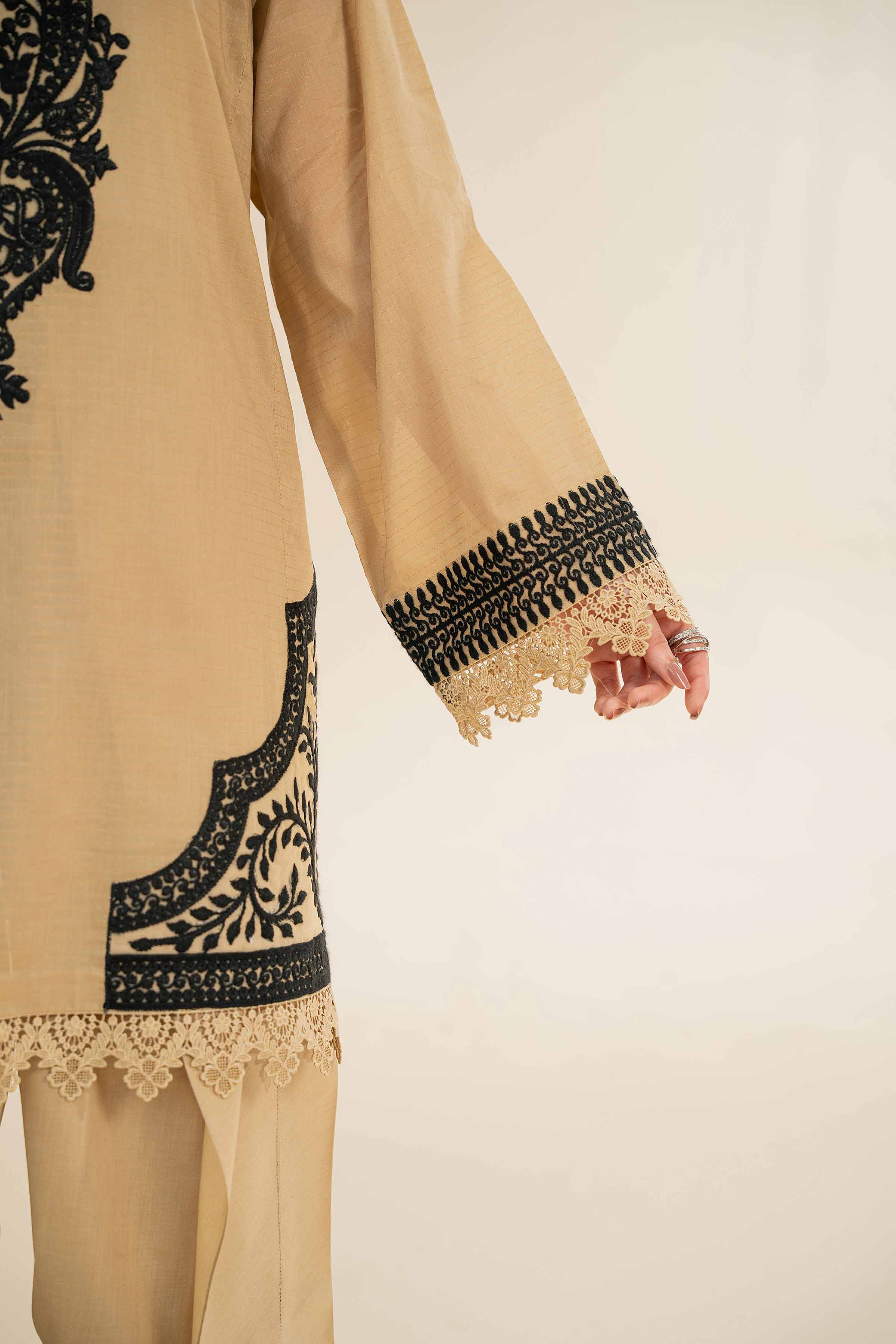 363-3-Piece-Embroidered-Suit-42501440-4.jpg 3 Piece - Embroidered Suit - 42501440