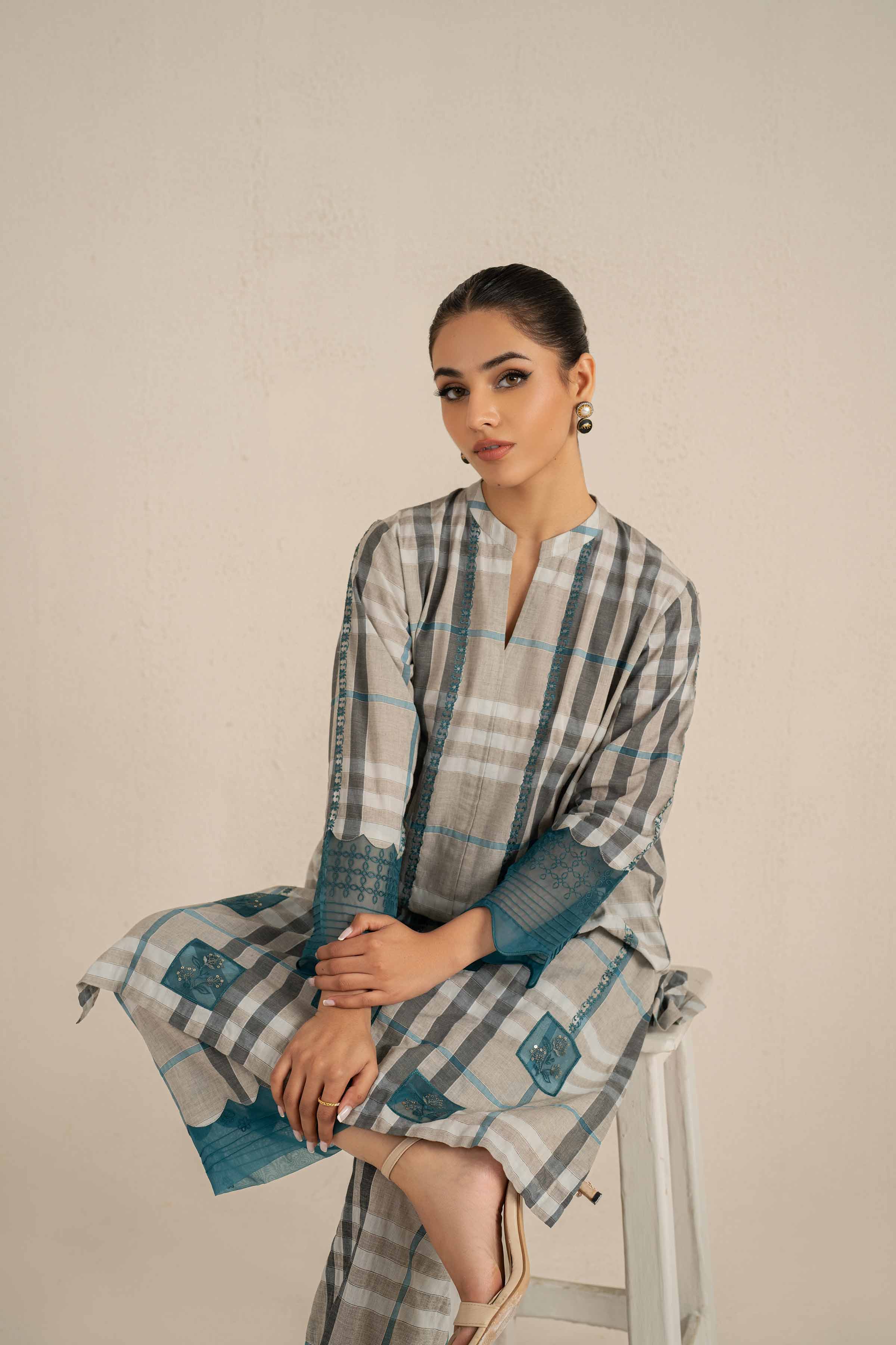 5546-2-Piece-Printed-Embroidered-Suit-KFS25-23-7.jpg 2 Piece - Printed Embroidered Suit - KFS25-23