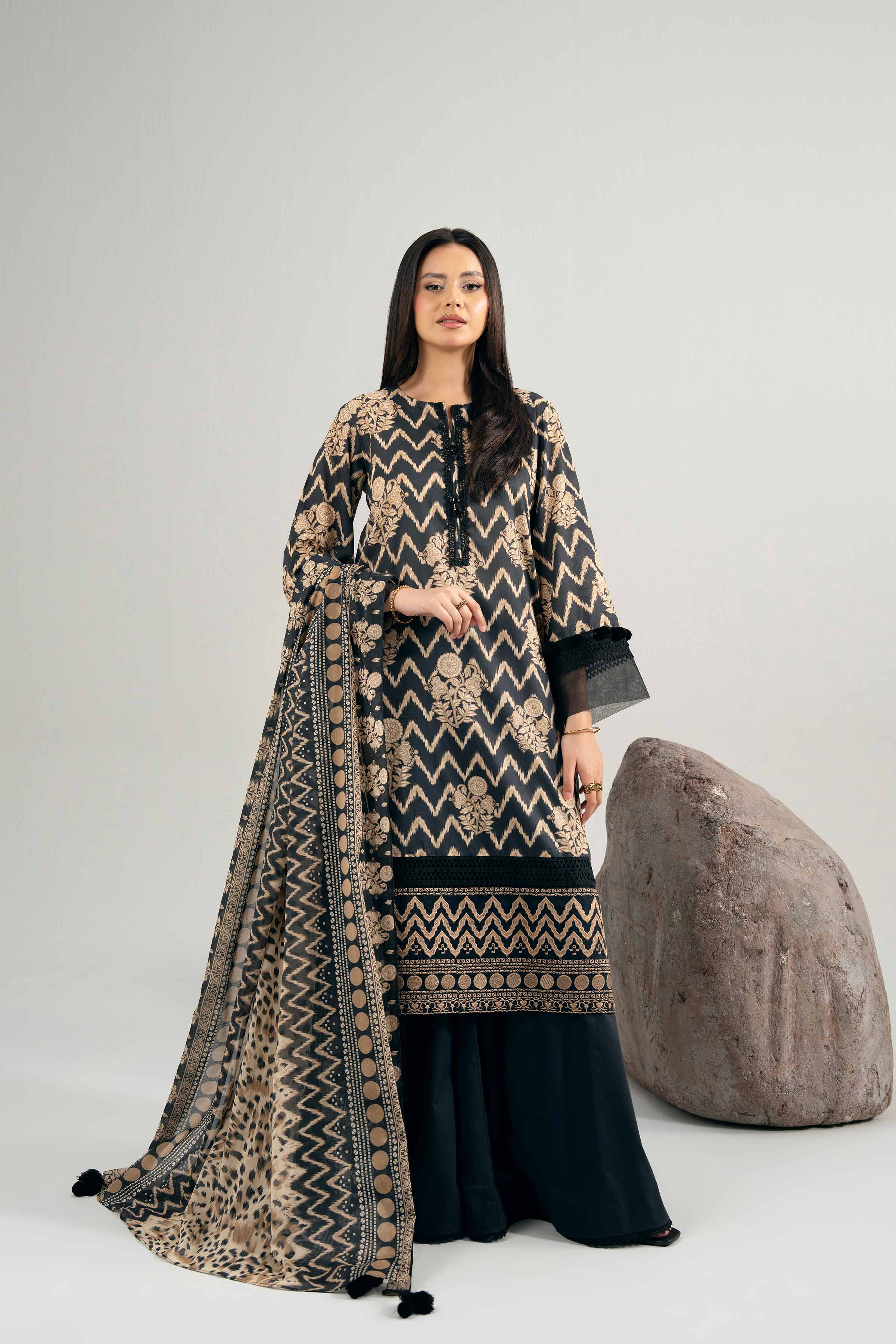 8360-3-Piece-Printed-Embroidered-Suit-42502016-6.jpg 3 Piece - Printed Embroidered Suit - 42502016