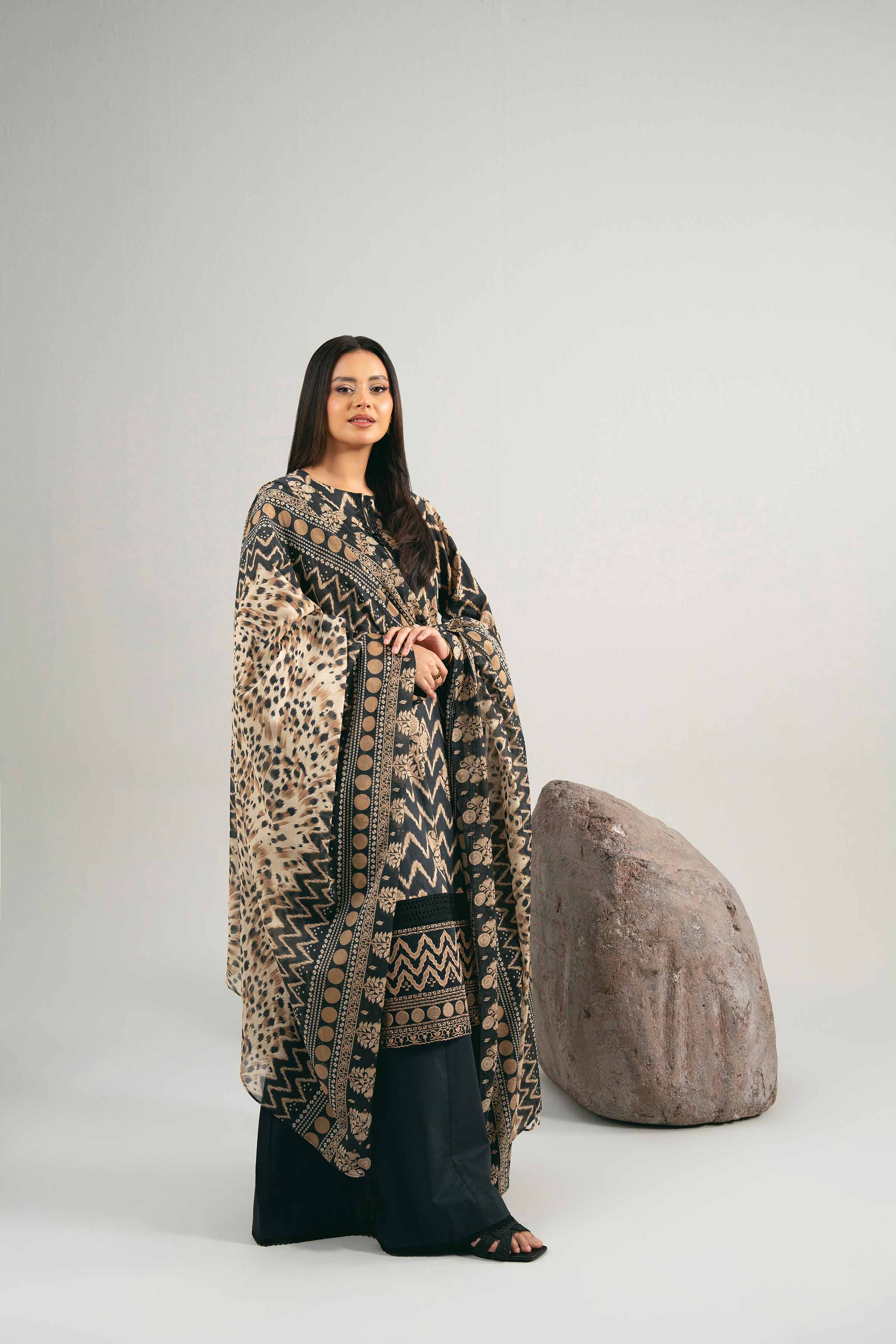 8360-3-Piece-Printed-Embroidered-Suit-42502016-7.jpg 3 Piece - Printed Embroidered Suit - 42502016