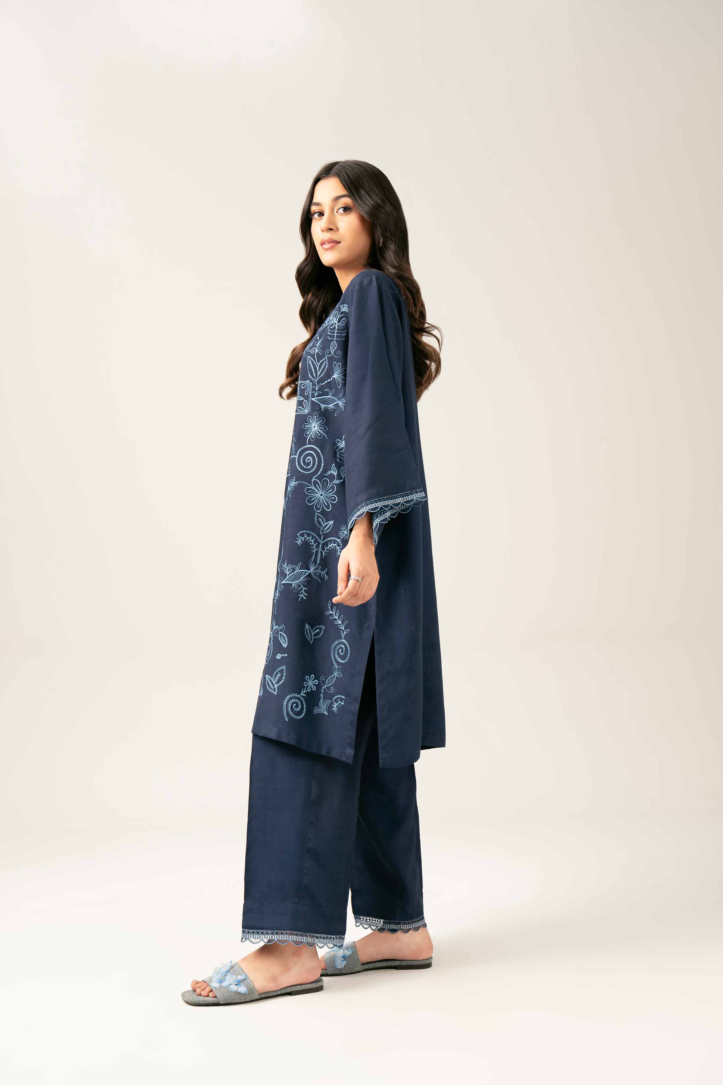 8546-2-Piece-Embroidered-Suit-FE25-39-7.jpg 2 Piece - Embroidered Suit - FE25-39