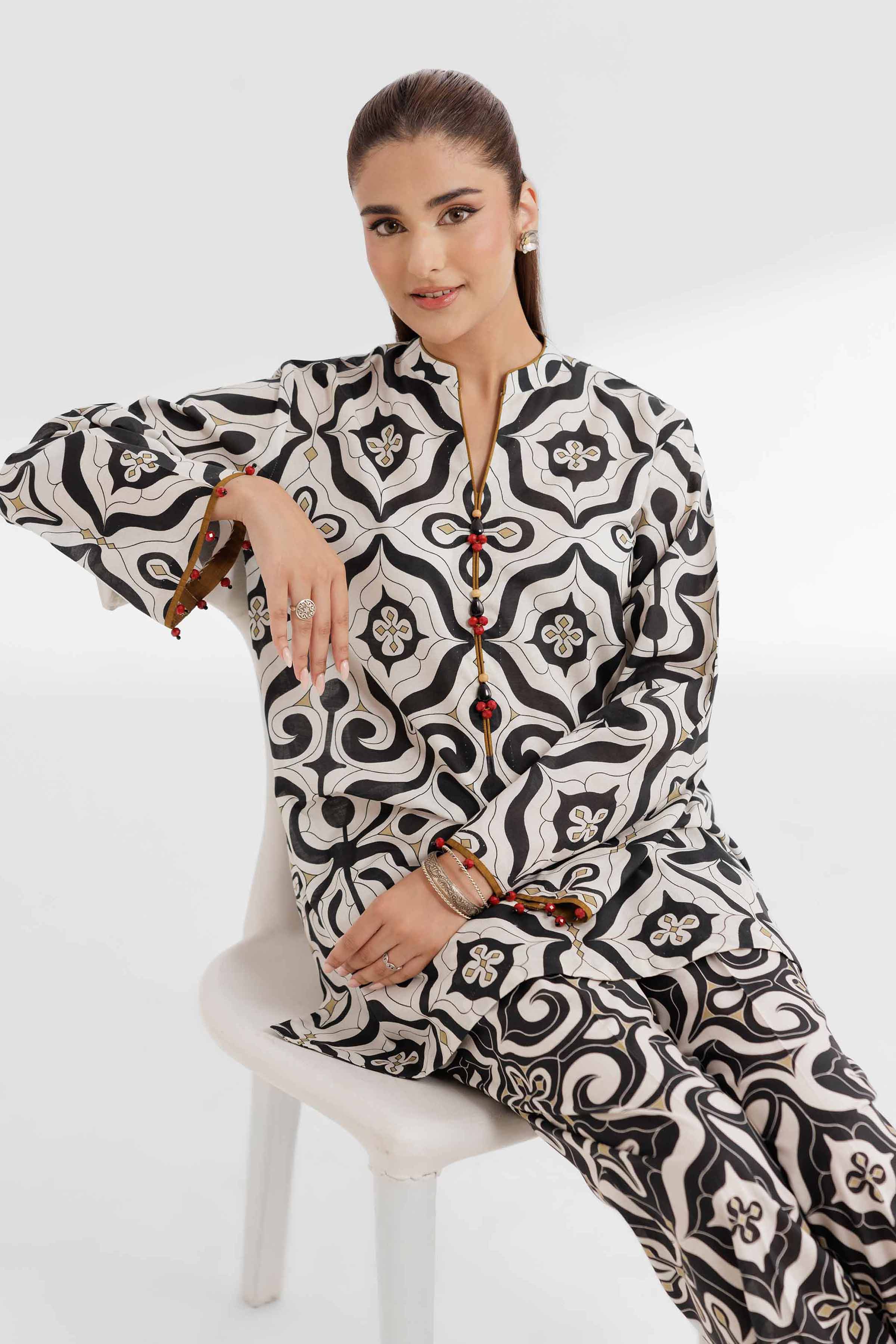 9136-2-Piece-Printed-Suit-42502169-2.jpg 2 Piece - Printed Suit - 42502169