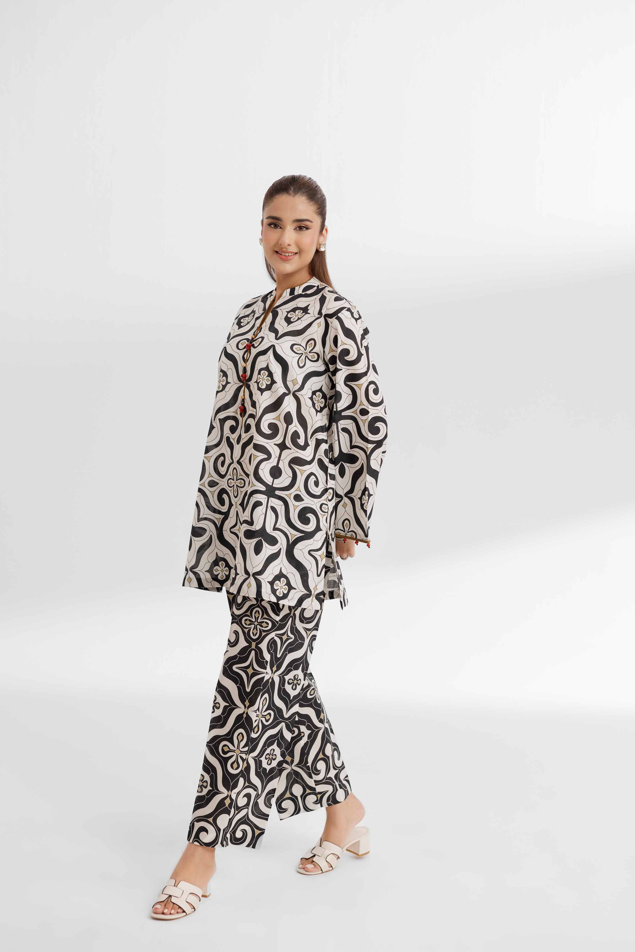 9136-2-Piece-Printed-Suit-42502169-3.jpg 2 Piece - Printed Suit - 42502169
