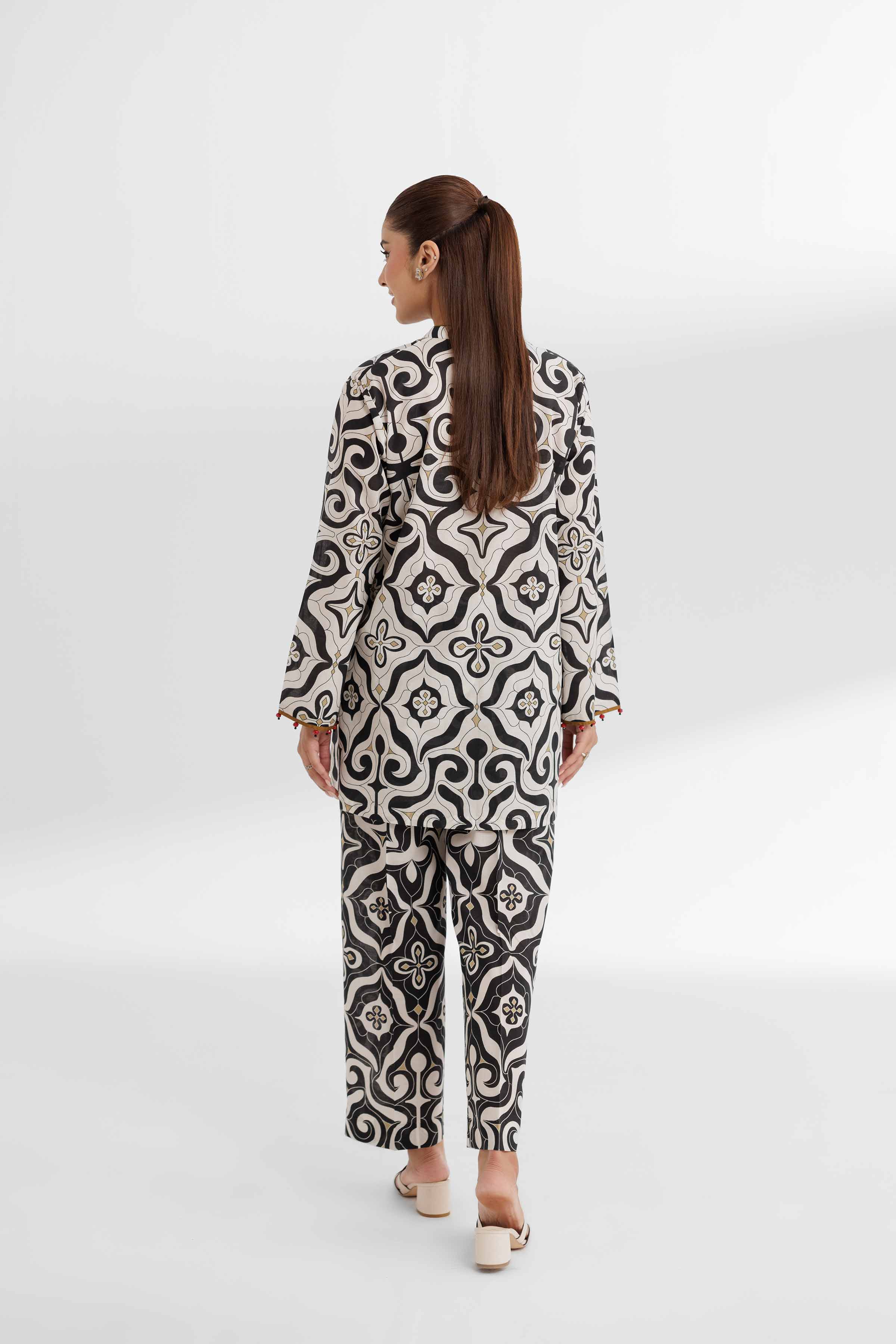 9136-2-Piece-Printed-Suit-42502169-5.jpg 2 Piece - Printed Suit - 42502169