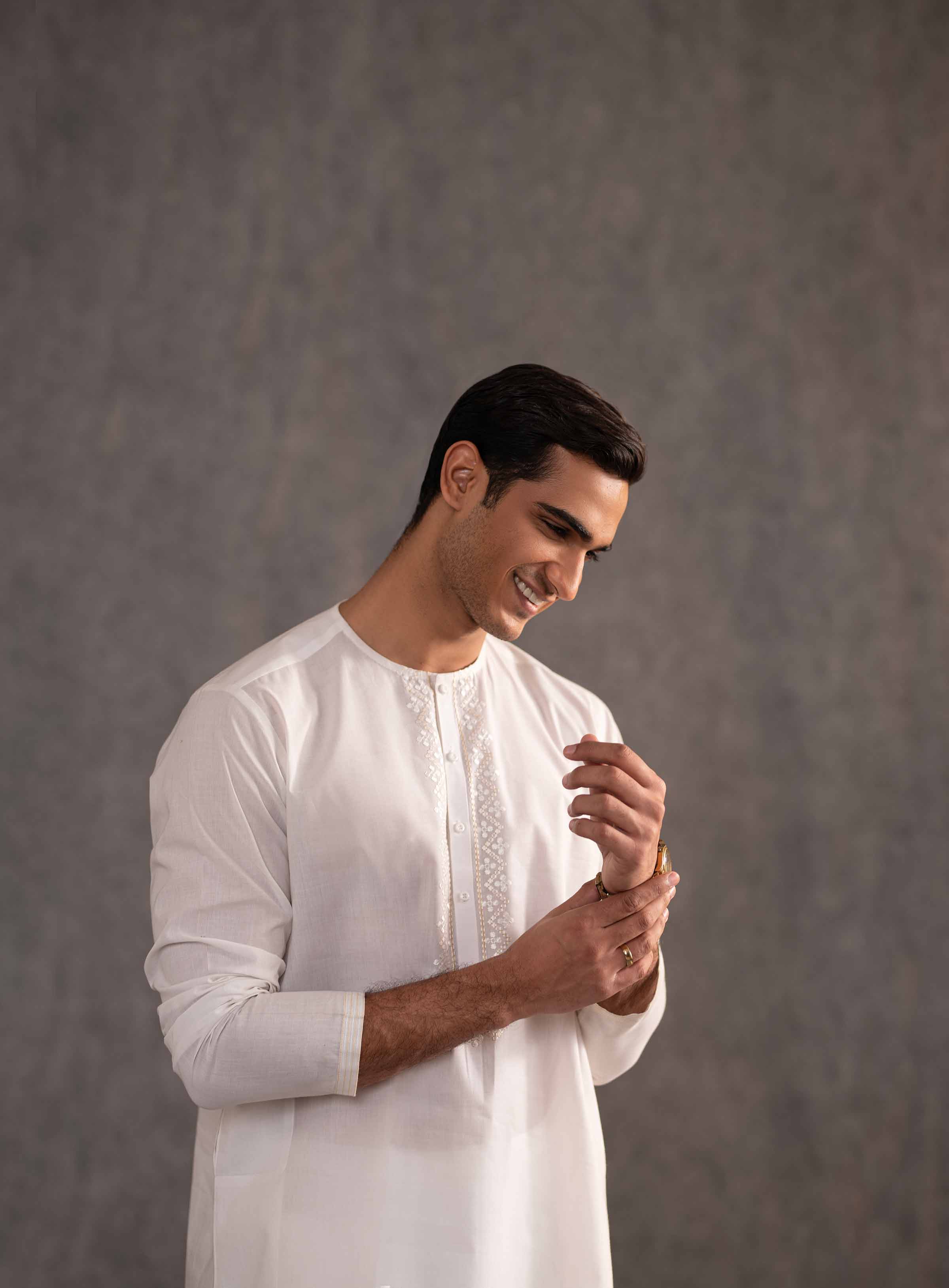 9682-2-Piece-Embroidered-Naqsh-Suit-KNS25-04-3.jpg 2 Piece - Embroidered Naqsh Suit - KNS25-04